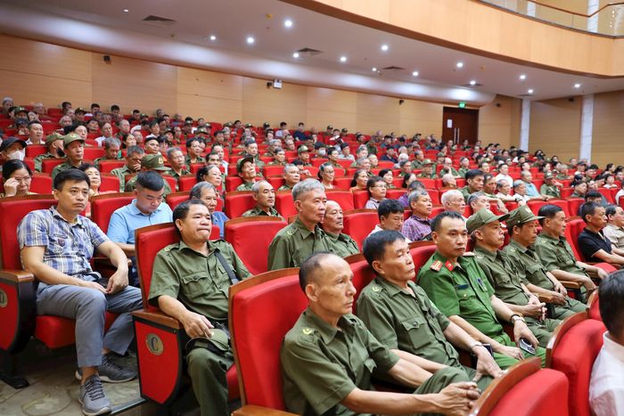 Các thành viên lực lượng dân phòng tham gia tập huấn. Ảnh: Hoa Thành