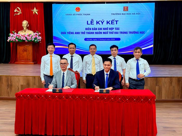 Lễ ký kết giữa UBND xã Phúc Thịnh và Trường Đại học Hà Nội. Ảnh: Thanh Hà