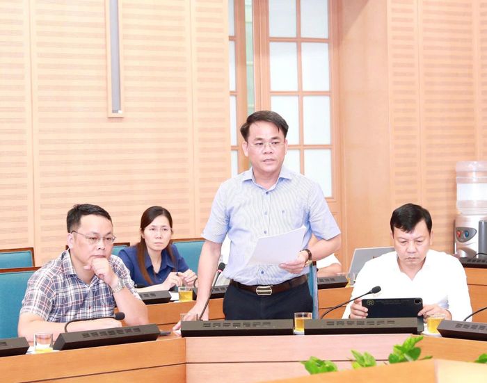 Đại diện các xã phường nêu ý kiến tại cuộc họp. Ảnh: Tùng Nguyễn.