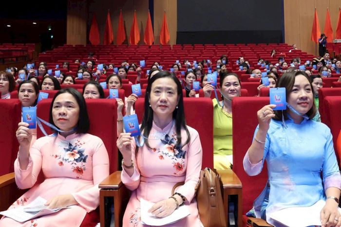 Các đại biểu bầu ủy viên Ban Chấp hành Trung ương Hội Liên hiệp phụ nữ Việt Nam khóa XIV. Ảnh: Thu Hà