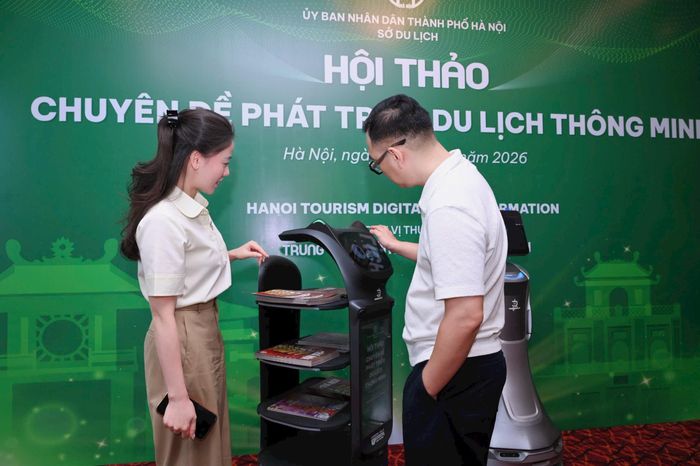 Hà Nội đã triển khai nhiều ứng dụng thông minh trong hoạt động du lịch. Ảnh: H.L