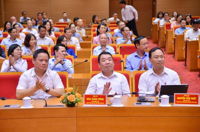 Các đại biểu tham dự gặp mặt. Ảnh: Viết Thành