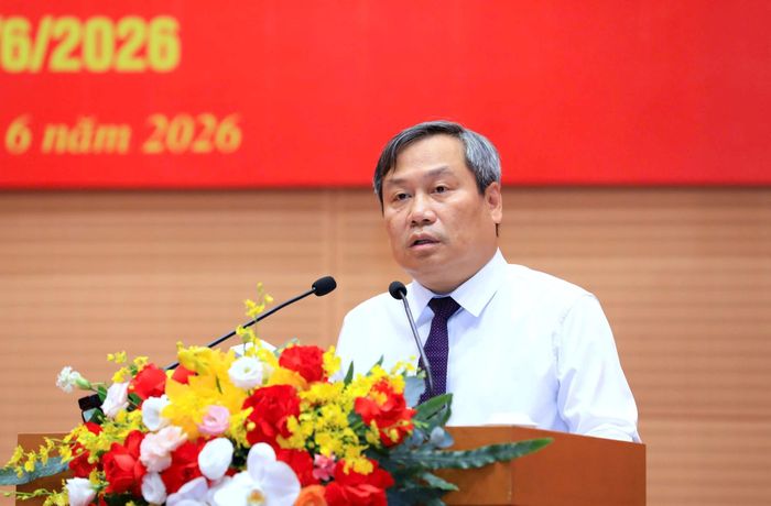 Chủ tịch UBND thành phố Vũ Đại Thắng phát biểu tại gặp mặt. Ảnh: Viết Thành