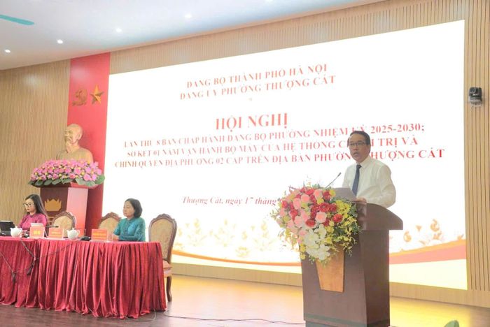 Bí thư Đảng ủy, Chủ tịch HĐND phường Thượng Cát - Lưu Ngọc Hà phát biểu tại hội nghị
