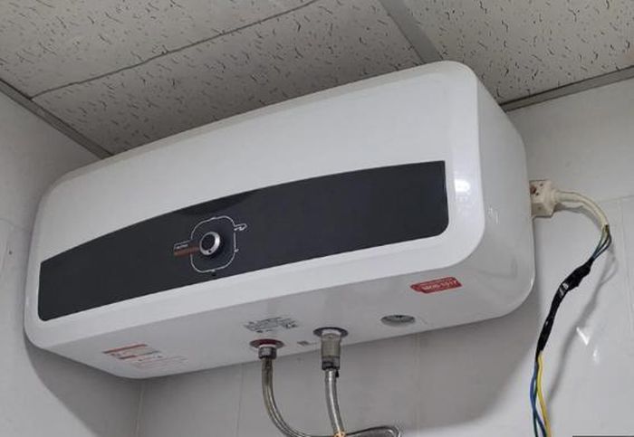 Việc xả cặn bình nóng lạnh nên được thực hiện định kỳ từ 6-12 tháng/lần, tùy theo tần suất sử dụng và chất lượng nguồn nước.