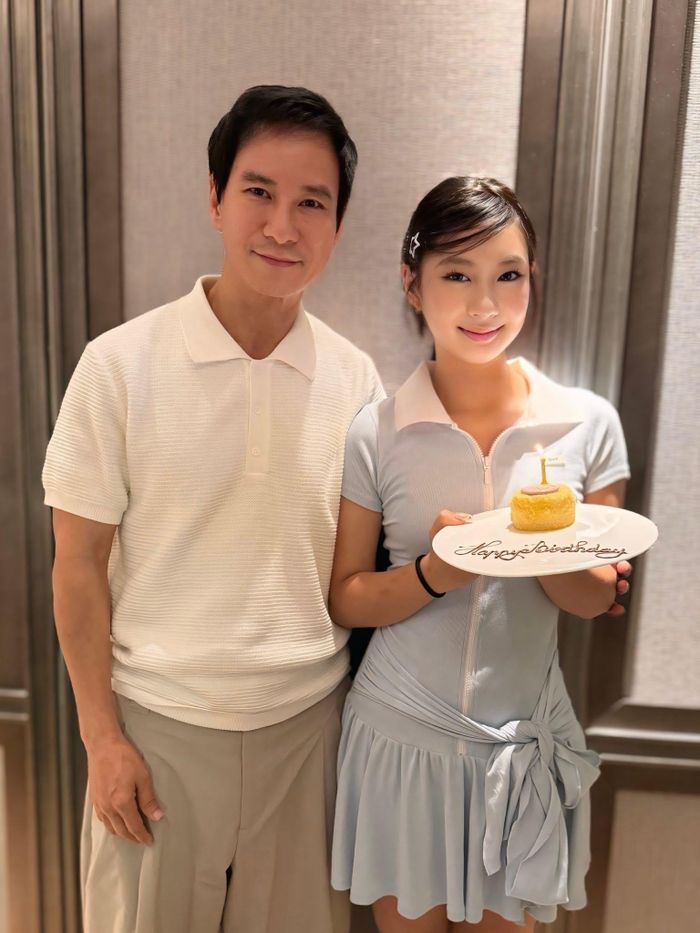 Theo Lý Hải, con gái đầu lòng hiểu chuyện, biết nhường nhịn các em. Cô bé được khen thừa hưởng nhiều nét đẹp của cả bố lẫn mẹ.