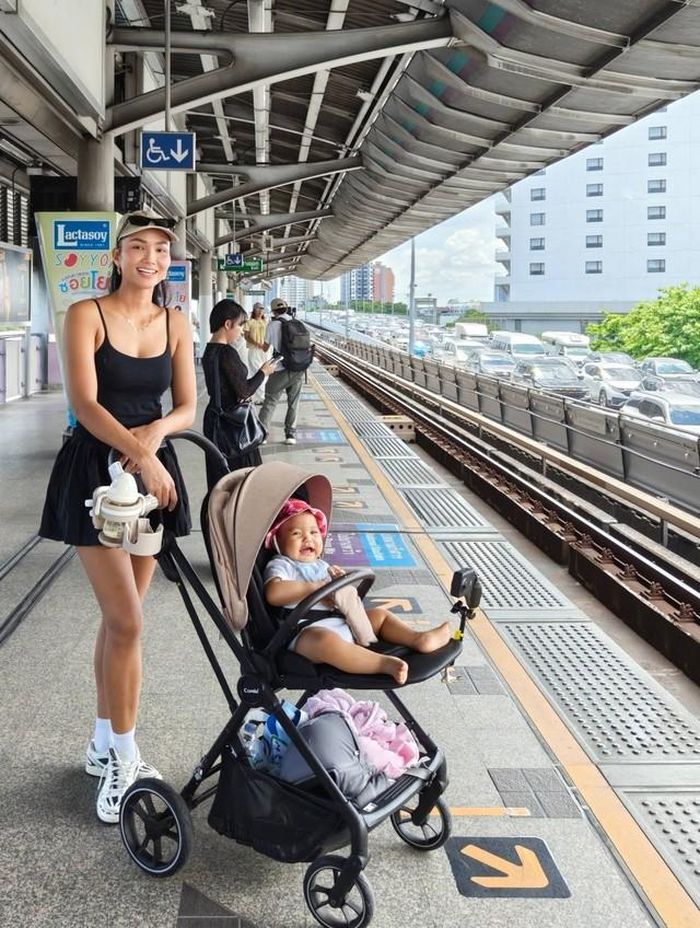 “Hen cũng hiểu ti mẹ trực tiếp là nghĩa cử thiêng liêng khi làm mẹ nên Hen phải tập bằng được để cảm nhận điều đó một cách sâu sắc nhất”, nàng hậu bày tỏ.