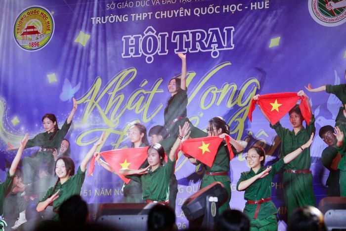 An Nhiên tham gia các hoạt động của tuổi trẻ.