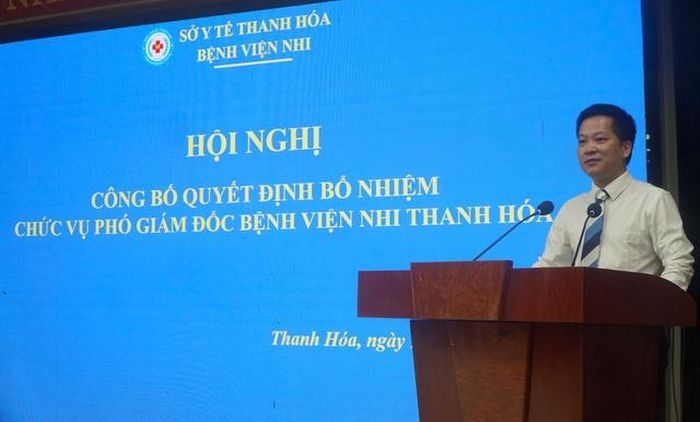 Phó Giám đốc Bệnh viện Nhi Thanh Hóa, Tiến sĩ Nguyễn Hữu Thành phát biểu tại buổi lễ.