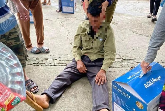 Người dân ngất xỉu khi biết mình bị lừa.