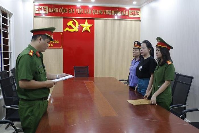 Cơ quan công an khởi tố Phùng Thị Thu Hiền (SN 1988, trú TP Hà Nội) về tội "Lừa dối khách hàng".