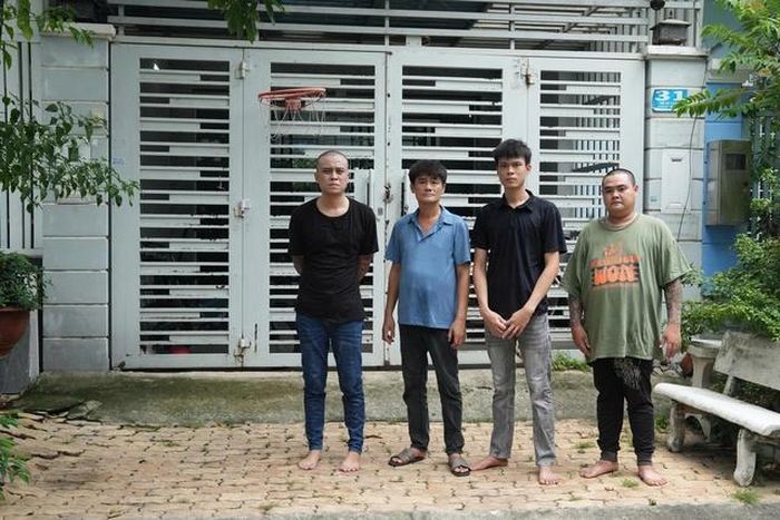 Các đối tượng sử dụng dao để giải quyết mâu thuẫn cá nhân bị bắt. Ảnh: CACC.