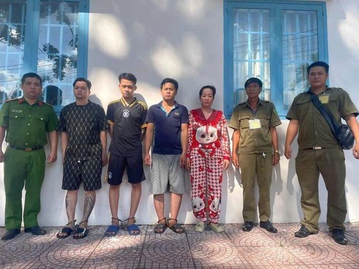 Các đối tượng bị bắt vì dùng hung khí để đòi nợ theo cách cướp tài sản. Ảnh: CACC.
