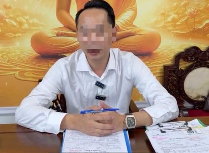 Ông Minh Hiếu phát ngôn trong buổi livestream trên trang Facebook "Nguyen Minh Hieu" (ảnh chụp màn hình).