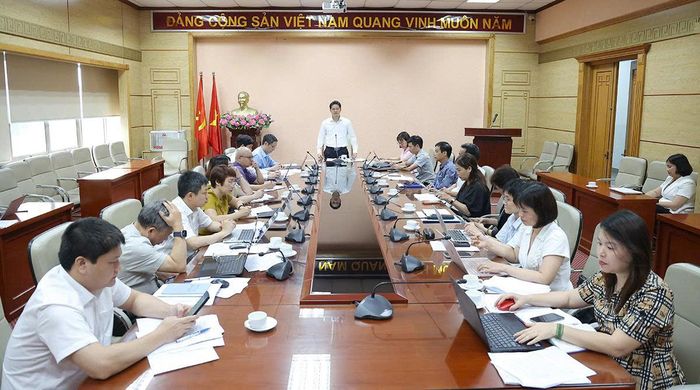 Thứ trưởng Vũ Mạnh Hà chủ trì hội nghị tại điểm cầu Bộ Y tế.