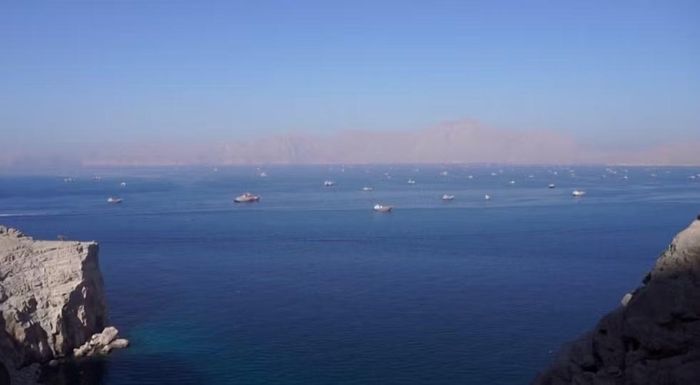 Hiện phía Iran chưa đưa ra phản hồi chính thức về các đánh giá này. Tuy nhiên, eo biển Hormuz vẫn được xem là một trong những điểm nóng an ninh hàng hải có mức độ nhạy cảm cao nhất thế giới, nơi mọi biến động đều có thể tác động đến cán cân năng lượng toàn cầu.