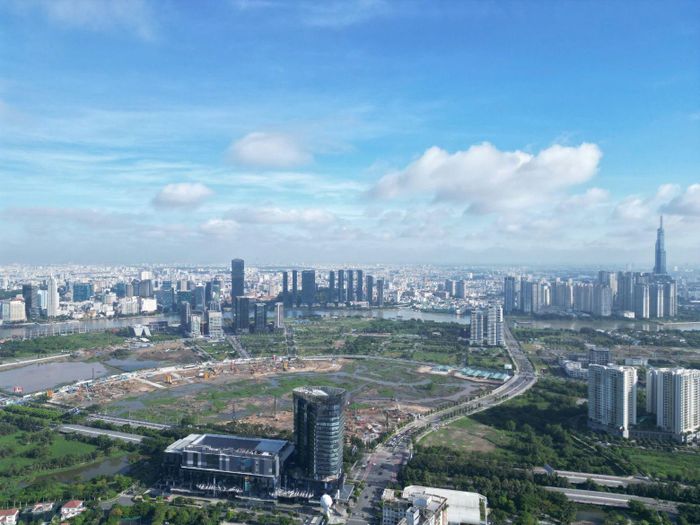 Tòa nhà Trung tâm hành chính dự kiến cao khoảng 30 tầng, mang phong cách hiện đại, là nơi làm việc tập trung của các cơ quan hành chính thành phố, được định hướng trở thành không gian mở, tiếp tục duy trì hoạt động đô thị về đêm.