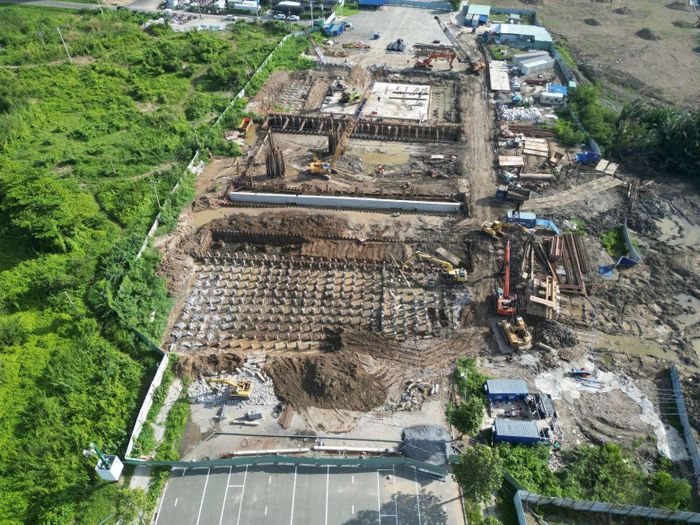 Các hạng mục đầu tiên tập trung vào việc chuẩn bị mặt bằng, thi công nền móng và hoàn thiện hệ thống hạ tầng kỹ thuật thuộc dự án thành phần Quảng trường trung tâm.