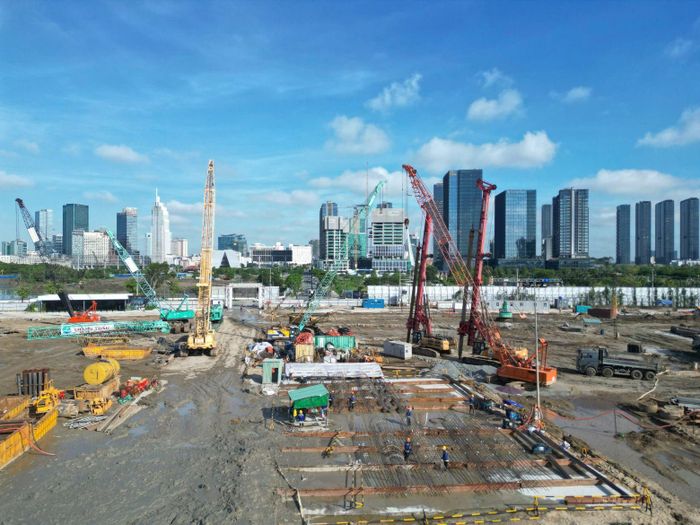 Dự án được chia thành 4 hợp phần gồm hạ tầng kỹ thuật, Trung tâm hành chính TPHCM, Trung tâm hội nghị biểu diễn kết hợp công viên cảnh quan và Quảng trường trung tâm. Trong đó, Trung tâm hành chính có vốn lớn nhất với khoảng 18.493 tỉ đồng, đáp ứng nơi làm việc cho hơn 8.000 cán bộ, công chức, viên chức và phục vụ người dân giao dịch mỗi ngày.