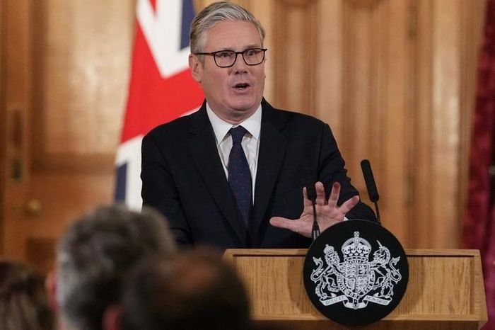 Thủ tướng Anh Keir Starmer công bố kế hoạch cấm người dưới 16 tuổi sử dụng một số nền tảng mạng xã hội tại cuộc họp báo ở thủ đô London ngày 15-6. Ảnh: Carlo Jasso/PA