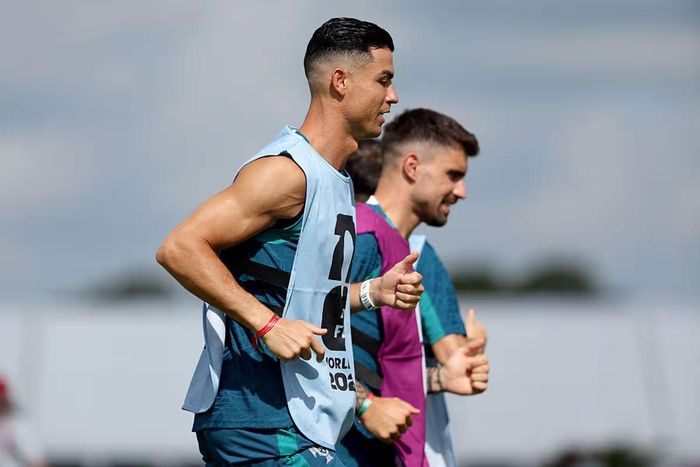  Ronaldo vẫn miệt mài với giấc mơ World Cup. ẢNH: MIRROR/GETTY 