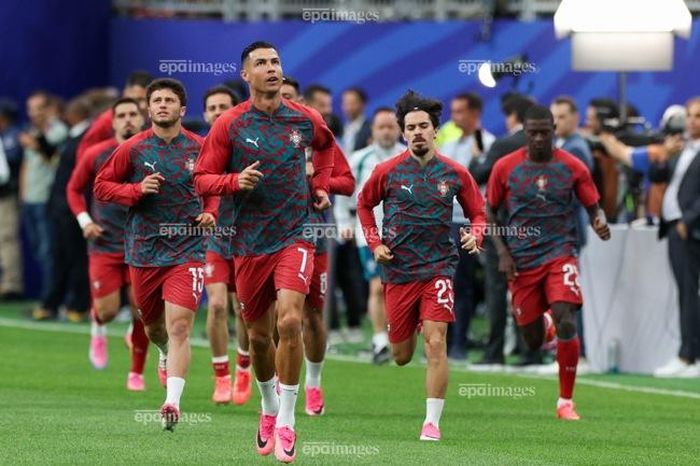  Vẫn còn nhiều cơ hội cho Ronaldo khai hỏa và dập tắt hoài nghi. Ảnh: EPA. 