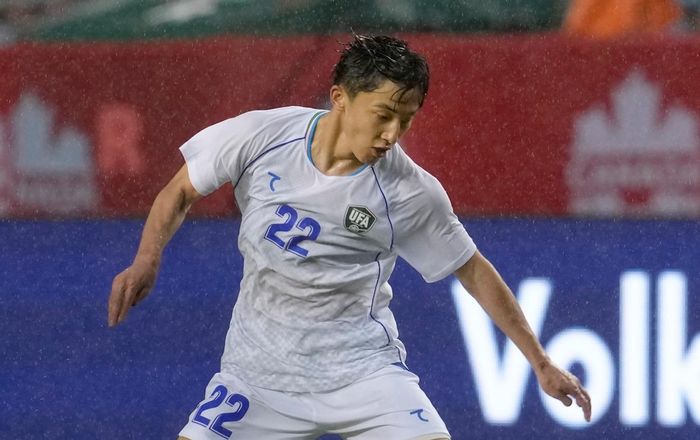  Fayzullaev rất quen mặt ở các VCK trẻ châu Á, hiện là tuyển thủ quốc gia Uzbekistan. Ảnh: Bola. 