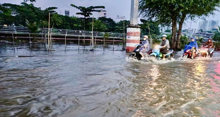  Tác động của biến đổi khí hậu gây nên tình trạng ngập lụt ở TP.HCM. Ảnh: NC 