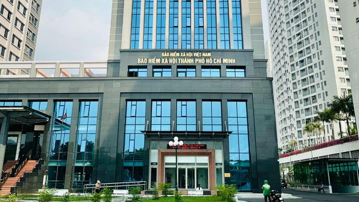  BHXH TP.HCM đề nghị các địa phương đẩy nhanh việc lập danh sách, cấp thẻ BHYT cho người dân thuộc diện An toàn khu trên địa bàn thành phố. 