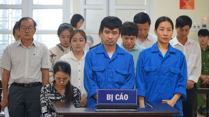  Các bị cáo và những người liên quan vụ án tại tòa. Ảnh: LN 