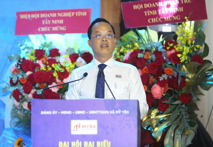  Ông Lê Thành Út, Bí thư Đảng ủy xã Mỹ Yên phát biểu tại đại hội. Ảnh: HUỲNH DU 