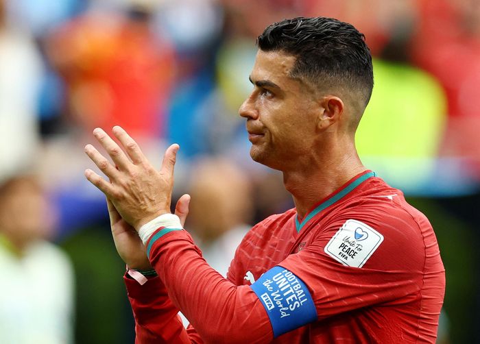 Cristiano Ronaldo không vui sau trận hòa của Bồ Đào Nha.