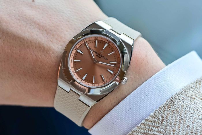 Mẫu Overseas Self-Winding Ultra-Thin của Vacheron Constantin ra mắt hồi tháng 4. Ảnh: Monochrome Watches.