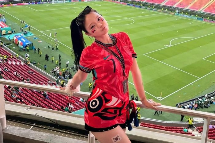 YouTuber Hàn Quốc Yoon Su-jin trên sân Akron ở thành phố Zapopan, gần Guadalajara, Mexico, trong trận đấu giữa Hàn Quốc và CH Czech tại World Cup 2026, ngày 11/6. Ảnh: Instagram nhân vật.