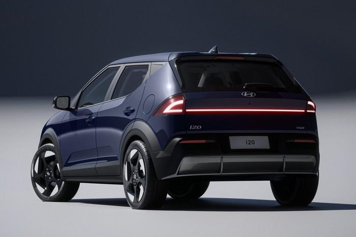 Về ngoại hình, Hyundai i20 thế hệ mới sử dụng ngôn ngữ thiết kế "Art of Steel", mang lại cảm giác thể thao và hiện đại. Đặc biệt, hệ thống đèn trên xe thiết kế theo kiểu "H-Architecture" với công nghệ Seamless Lighting, mô phỏng từ logo của thương hiệu.