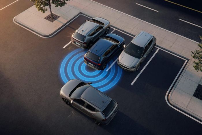 Xe cũng được trang bị các tùy chọn an toàn như 6 túi khí, hệ thống hỗ trợ lái thông minh Hyundai SmartSense với nhiều tính năng như cảnh báo phương tiện cắt ngang phía sau, hỗ trợ giữ làn, phanh khẩn cấp tự động, cảnh báo điểm mù...