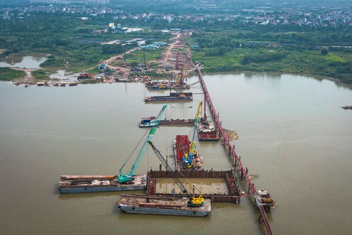  Dự án có tổng chiều dài hơn 5,2 km, gồm phần cầu chính dài khoảng 3,9 km - trong đó đoạn vượt sông Hồng dài 780 m với ba nhịp lớn. Hệ thống đường dẫn hai đầu cầu dài khoảng 1,3 km, kết nối với mạng lưới giao thông hiện hữu của TP Hà Nội. 