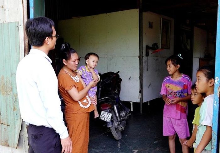  Nhân viên CDC Đồng Nai phối hợp với lực lượng chức năng điều tra dịch tễ tại khu vực xảy ra vụ chó mắc bệnh dại cắn nhiều người ở khu phố Lộ Đức, phường Hố Nai. Ảnh: CDC. 