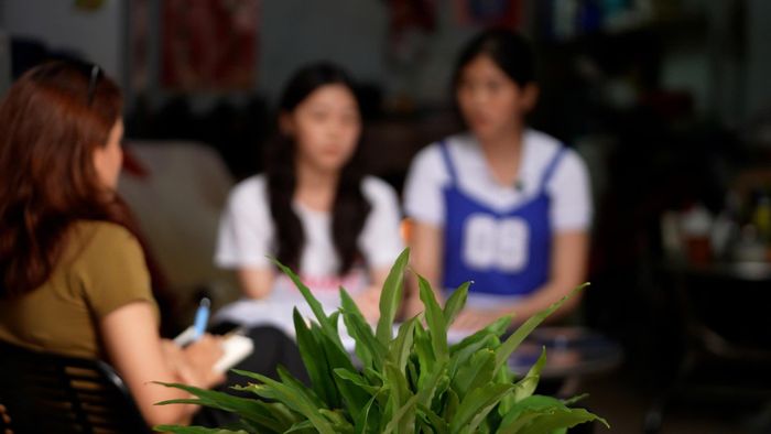 C.T cho biết mỗi lần lên công ty, họ đều lo lắng và áp lực khi bị giám đốc mắng, dọa dẫm.
