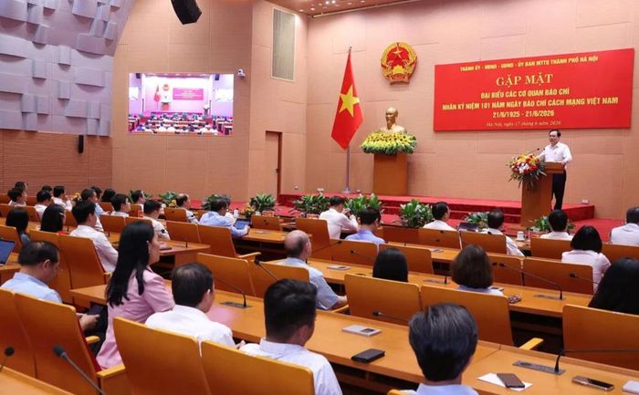Ủy viên Trung ương Đảng, Tổng Biên tập Tạp chí Cộng sản Dương Trung Ý phát biểu
