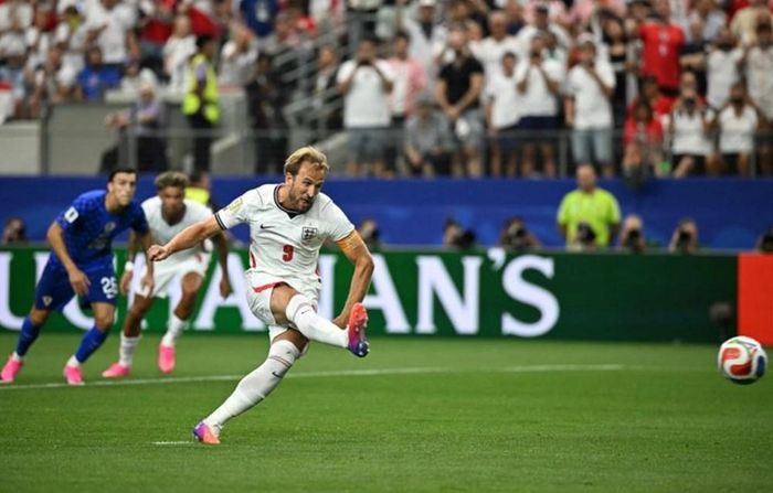 Harry Kane mở tỷ số trên chấm 11m