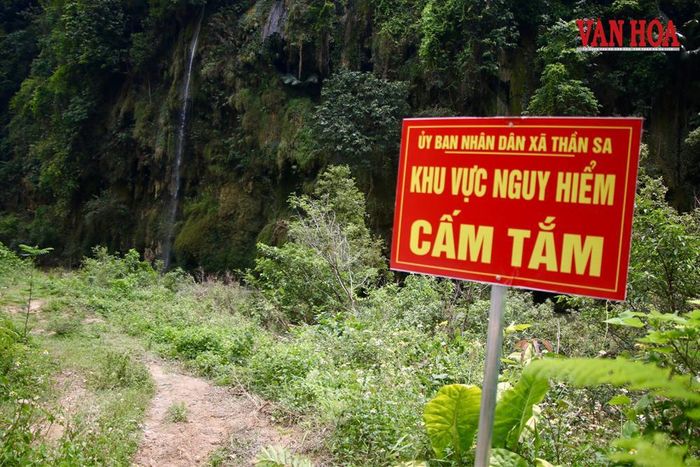 Một số địa phương chủ động cắm biển cảnh báo tại những khu vực sông, hồ nhằm đảm bảo an toàn