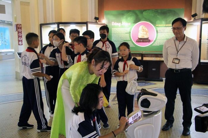 Học sinh trải nghiệm tại Bảo tàng Lịch sử TP.HCM