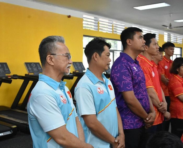 Ban huấn luyện các đội tuyển báo cáo tình hình chuẩn bị với Thứ trưởng Hoàng Đạo Cương và lãnh đạo Cục TDTT Việt Nam