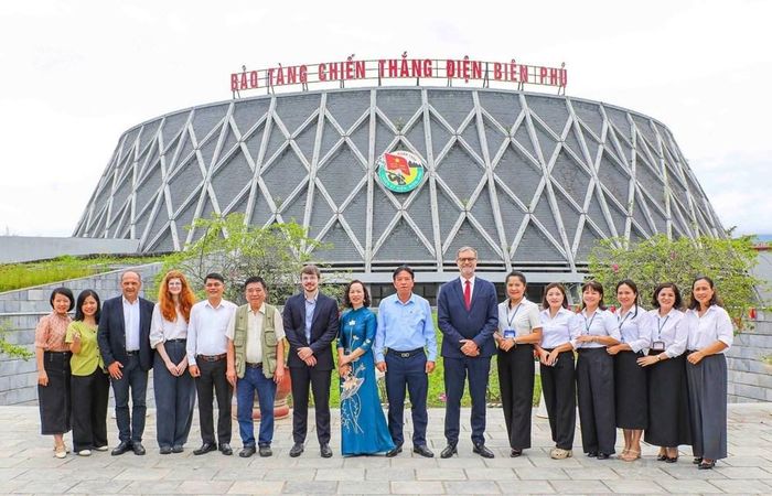 Đoàn chuyên gia của Bảo tàng Ký ức chiến tranh Caen (Pháp) thăm và làm việc tại Bảo tàng Chiến thắng Điện Biên Phủ