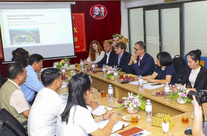 Đoàn chuyên gia Bảo tàng Ký ức chiến tranh Caen tại buổi làm việc với Bảo tàng Chiến thắng Điện Biên Phủ