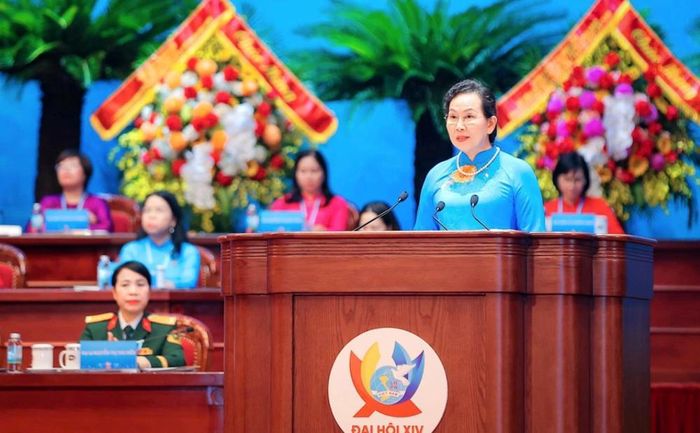 Ủy viên Trung ương Đảng, Phó Chủ tịch Ủy ban Trung ương MTTQ Việt Nam, Chủ tịch Hội LHPN Việt Nam Lê Thị Thủy phát biểu