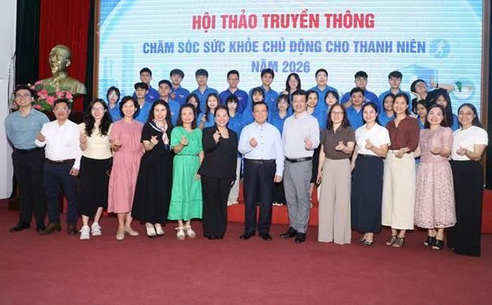 Các đại biểu và đông đảo sinh viên dự chương trình