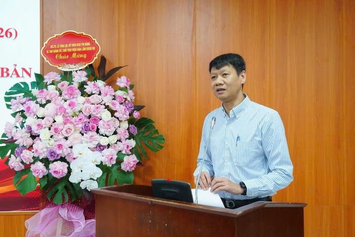 PGS, TS Nguyễn Tài Đông, Chủ tịch Liên chi Hội Nhà báo Viện Hàn lâm Khoa học xã hội Việt Nam phát biểu tại hội thảo. Ảnh: Thanh Hương - TTXVN