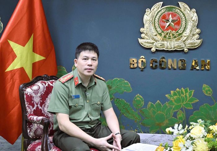 Đại tá Trần Hồng Quang, Phó Cục trưởng Cục An ninh chính trị nội bộ, Bộ Công an khuyến nghị thí sinh, phụ huynh và đội ngũ cán bộ làm công tác thi trong việc nâng cao ý thức chấp hành pháp luật, thực hiện nghiêm quy chế thi, đồng thời chủ động phòng ngừa các hành vi vi phạm và những thủ đoạn lừa đảo lợi dụng kỳ thi để trục lợi. Ảnh Bộ Công an